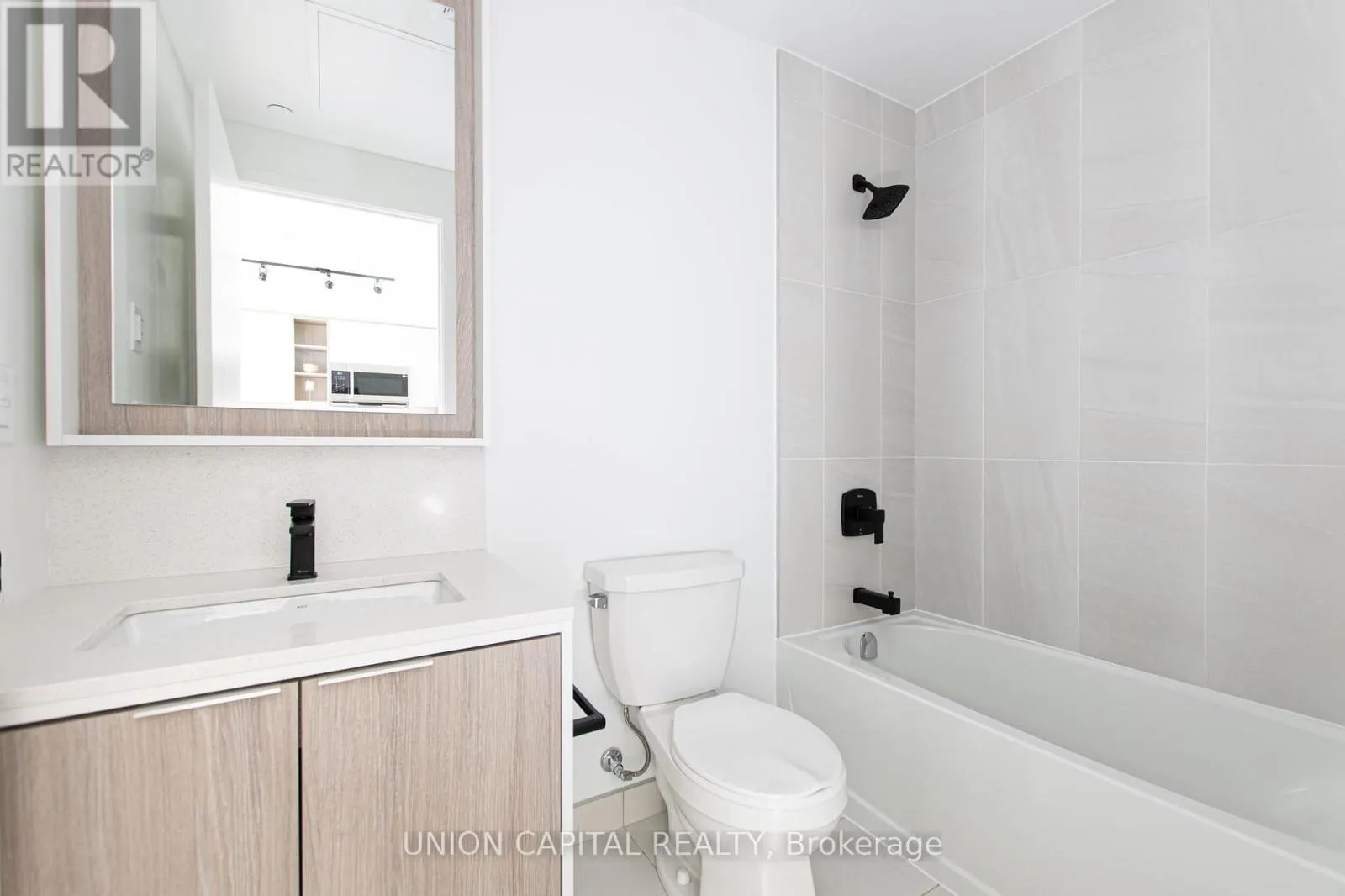 513 - 36 ZORRA STREET N