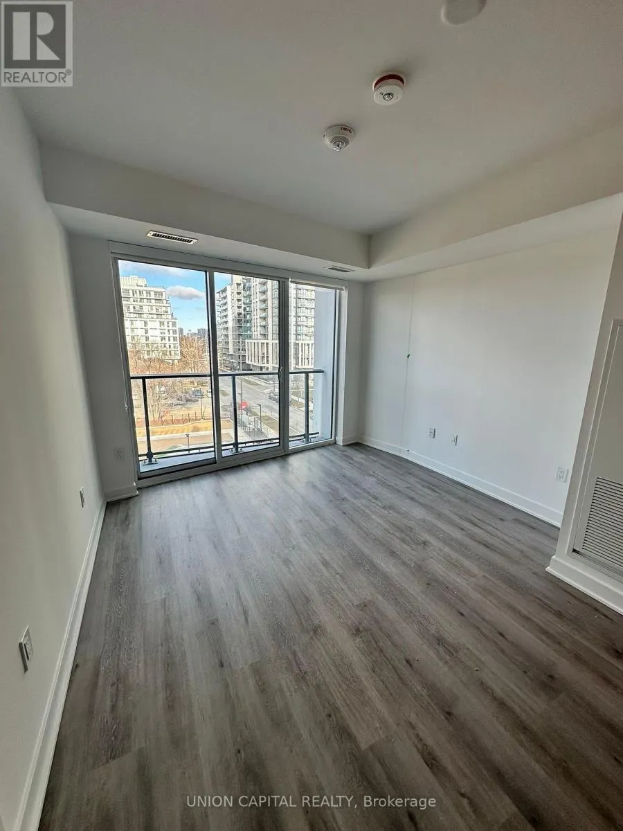 513 - 36 ZORRA STREET N