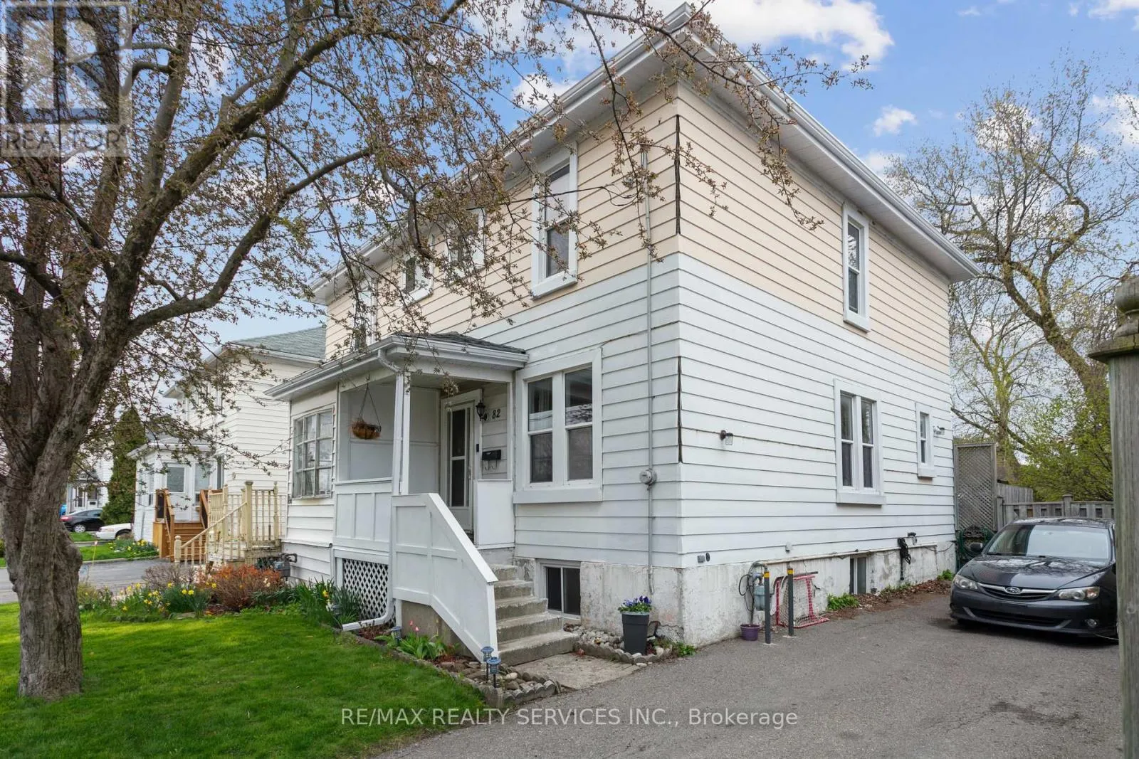 82 ROSEDALE AVENUE W