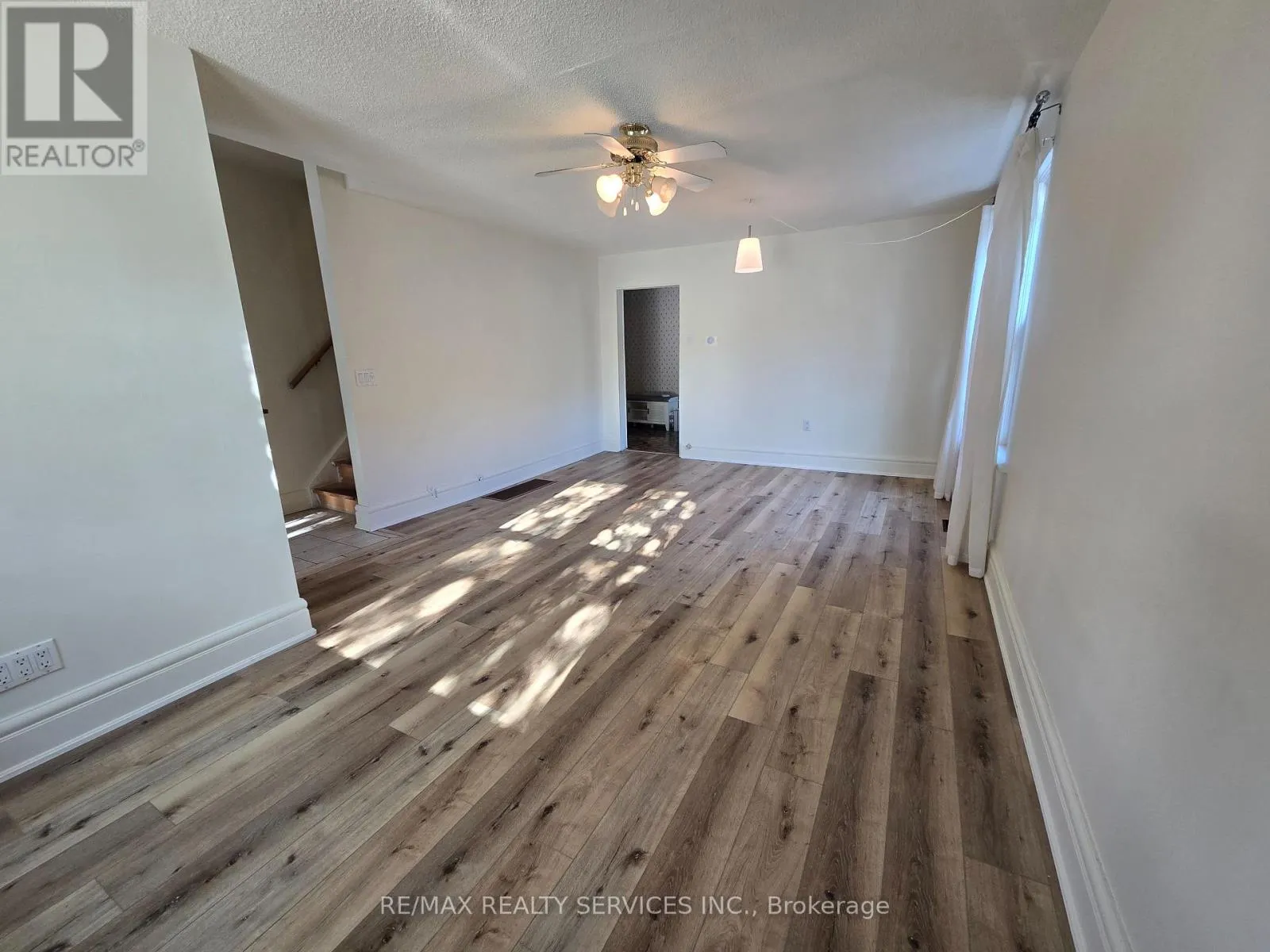 82 ROSEDALE AVENUE W
