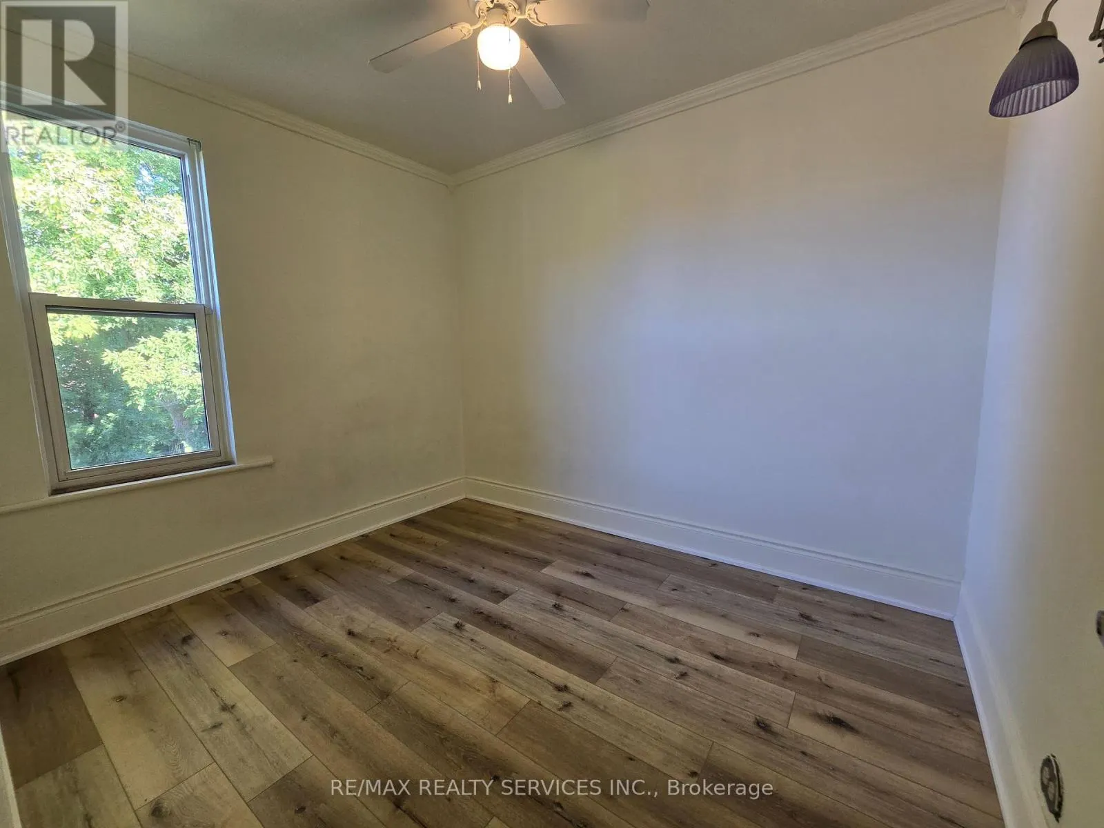 82 ROSEDALE AVENUE W