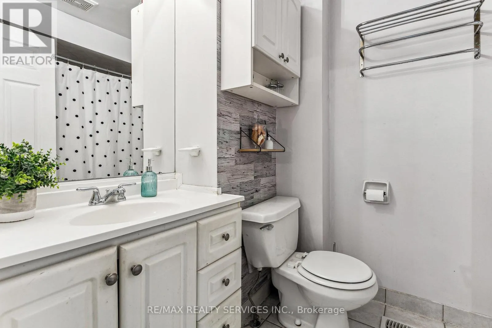 82 ROSEDALE AVENUE W