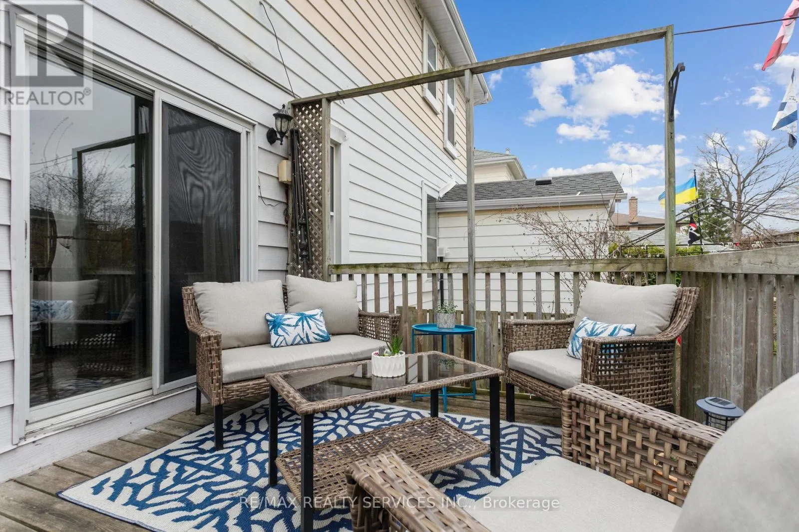 82 ROSEDALE AVENUE W