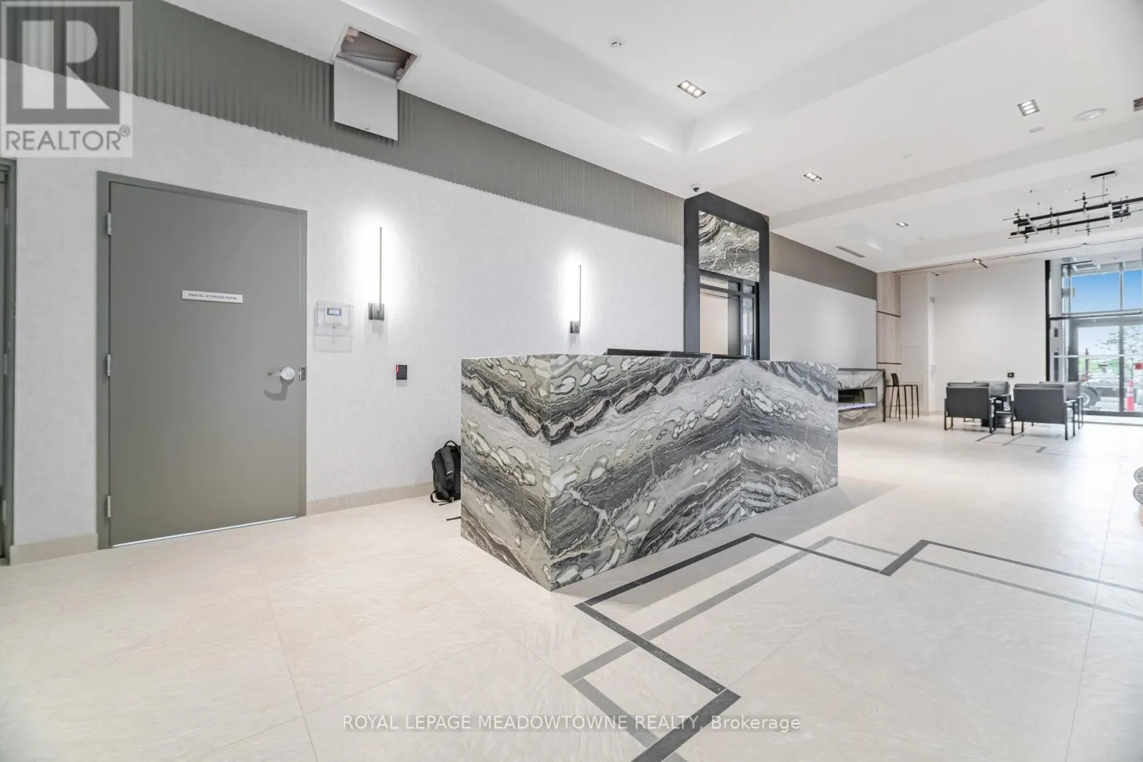 207 - 15 WATERGARDEN DRIVE