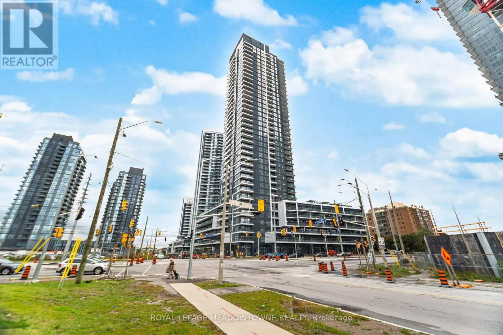 207 - 15 WATERGARDEN DRIVE