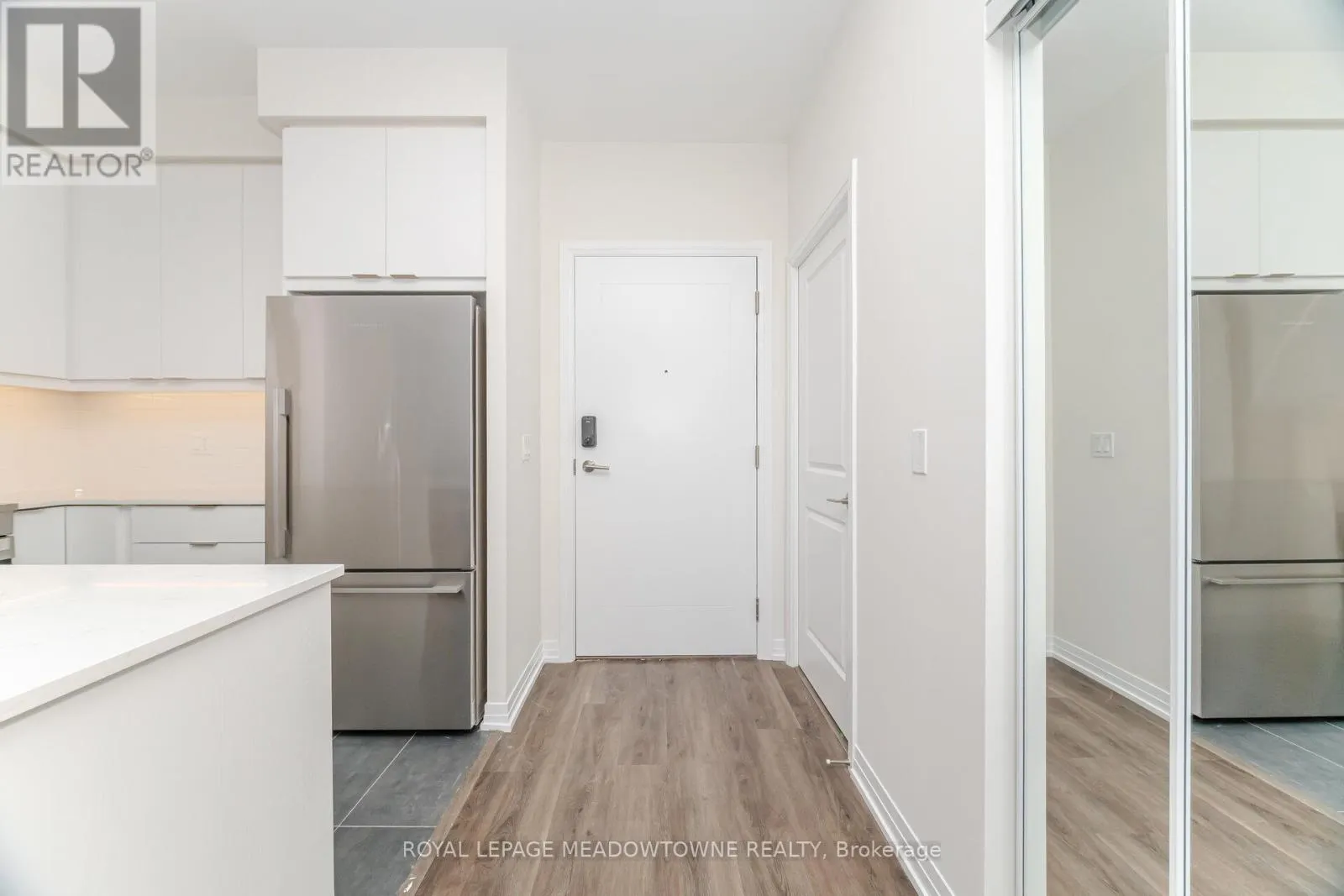 207 - 15 WATERGARDEN DRIVE