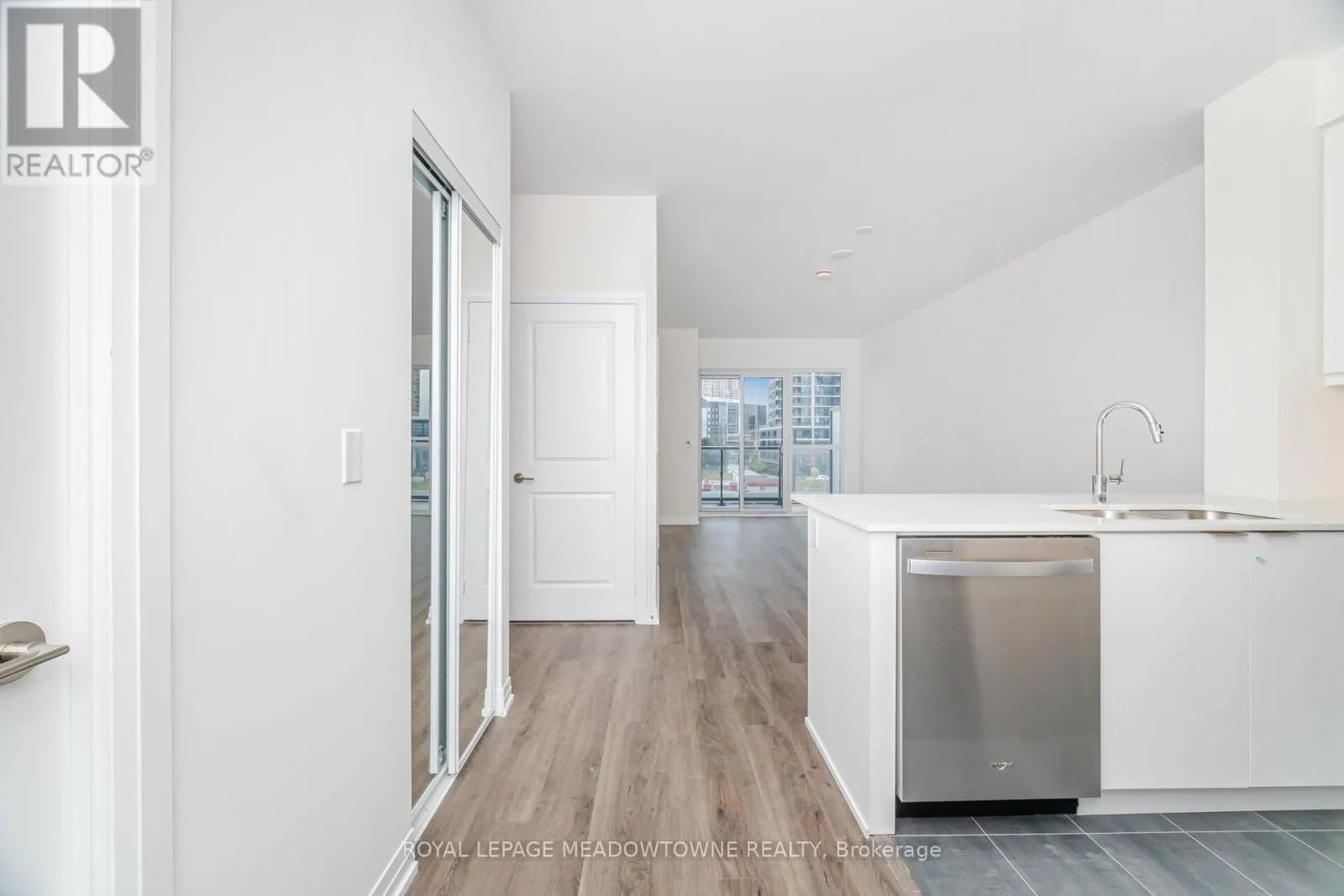 207 - 15 WATERGARDEN DRIVE
