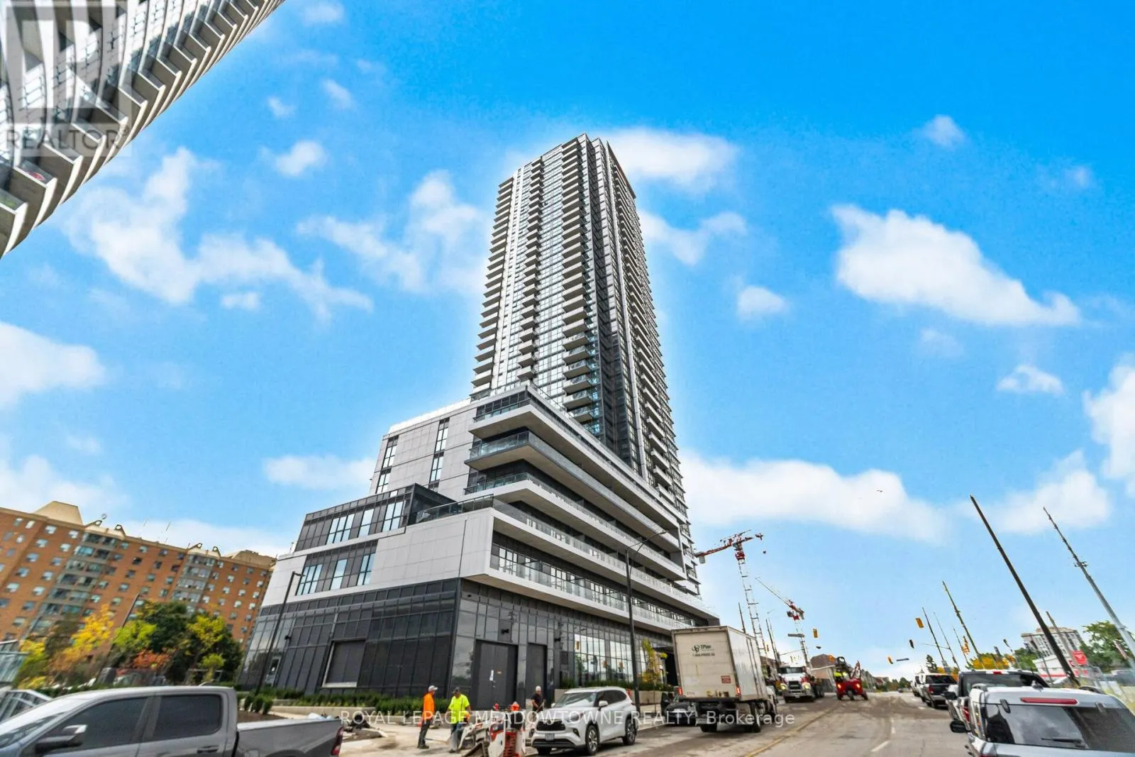 207 - 15 WATERGARDEN DRIVE