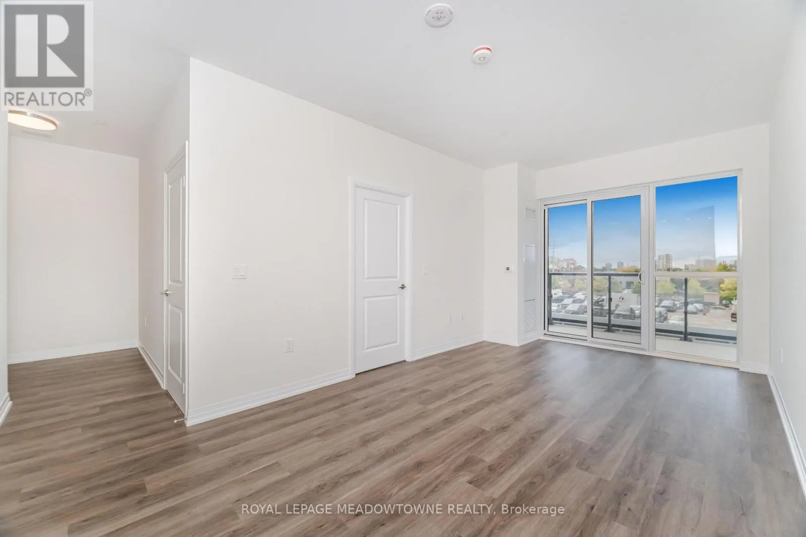 207 - 15 WATERGARDEN DRIVE