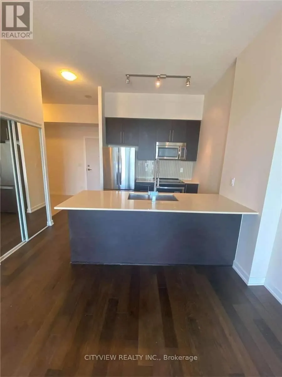 710 - 510 CURRAN PLACE