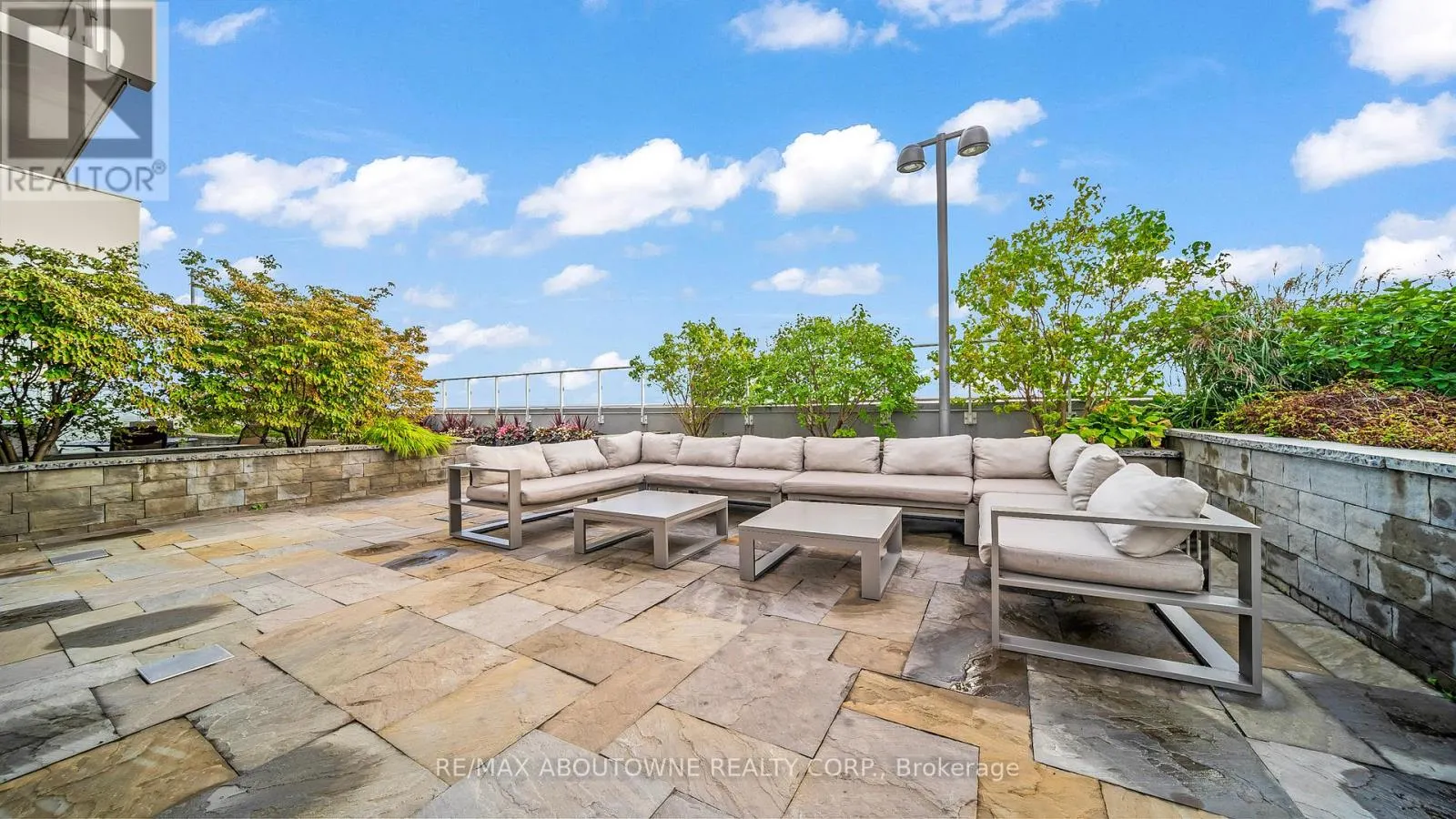 1008 - 55 SPEERS ROAD