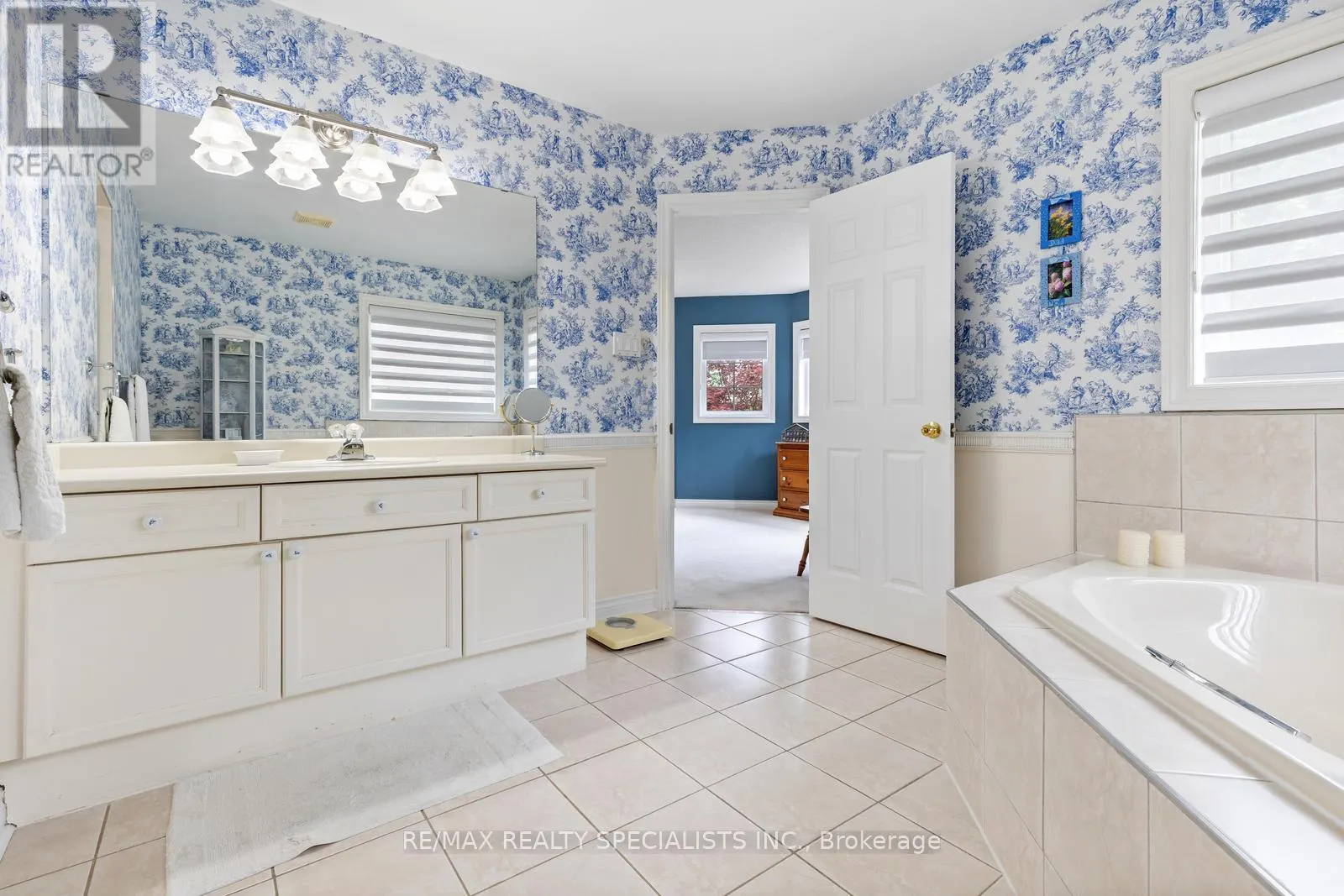 6847 SUMMER HEIGHTS DRIVE