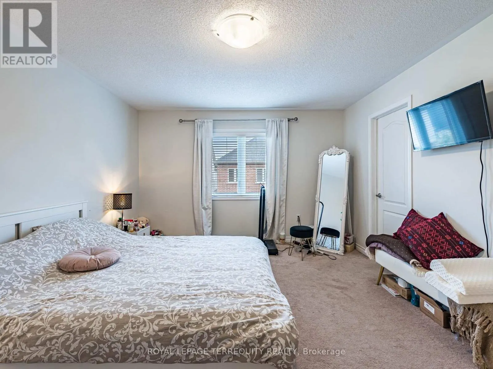903 PENSON CRESCENT