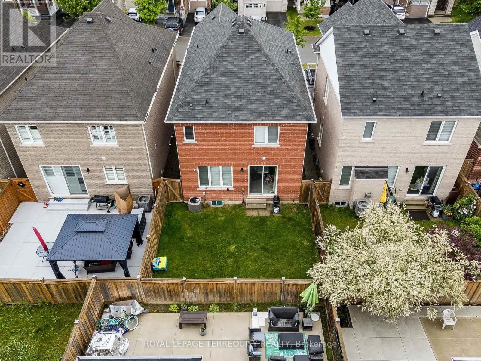 903 PENSON CRESCENT