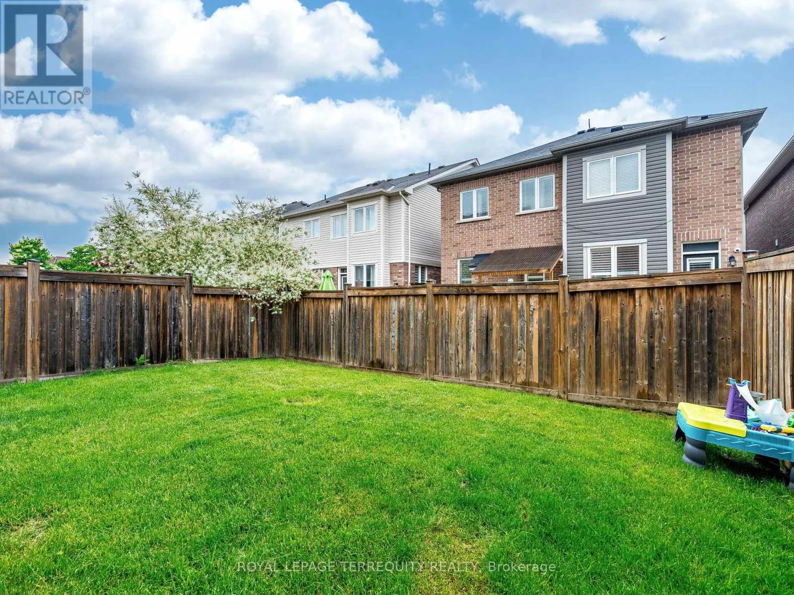 903 PENSON CRESCENT