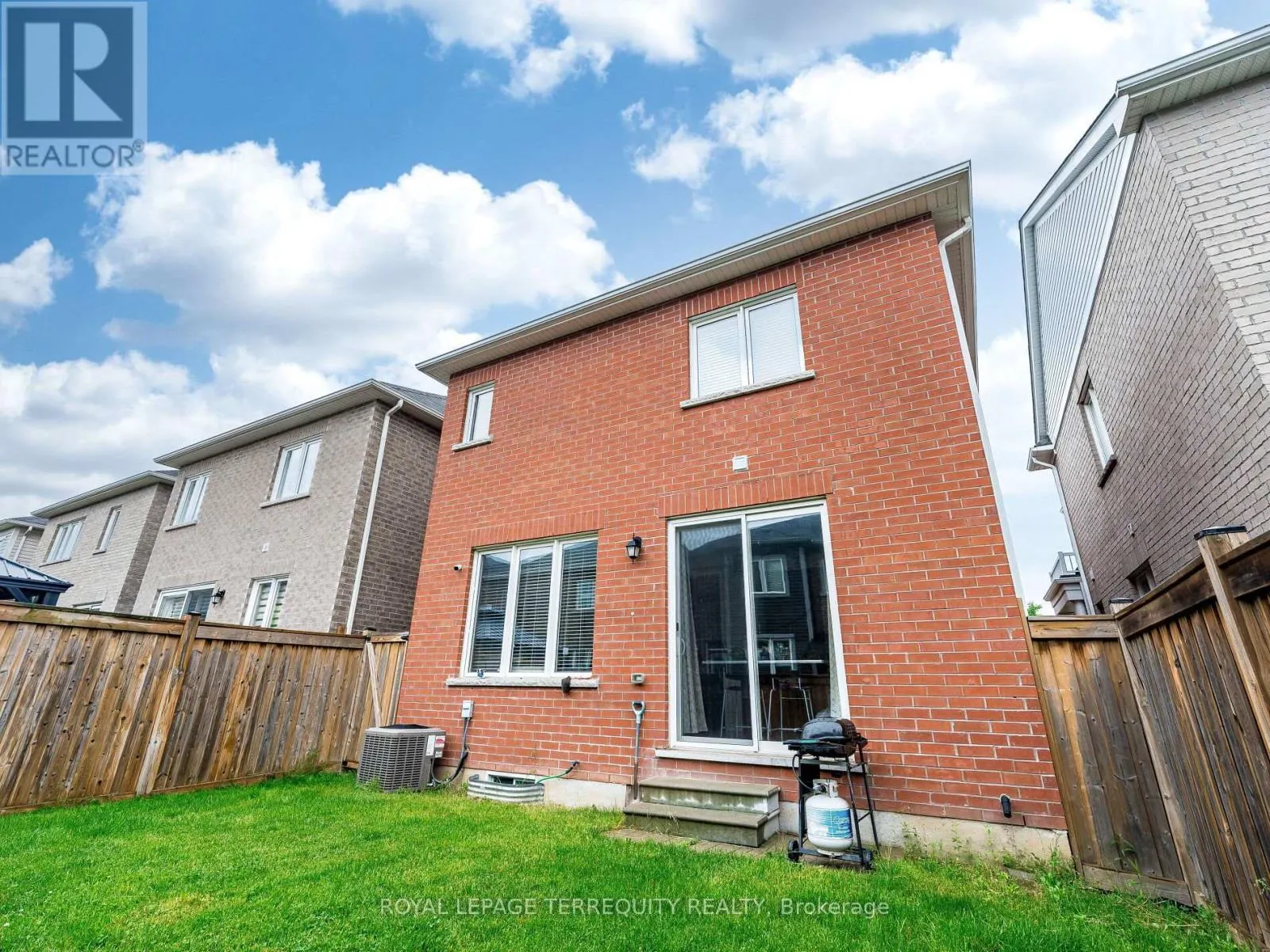 903 PENSON CRESCENT