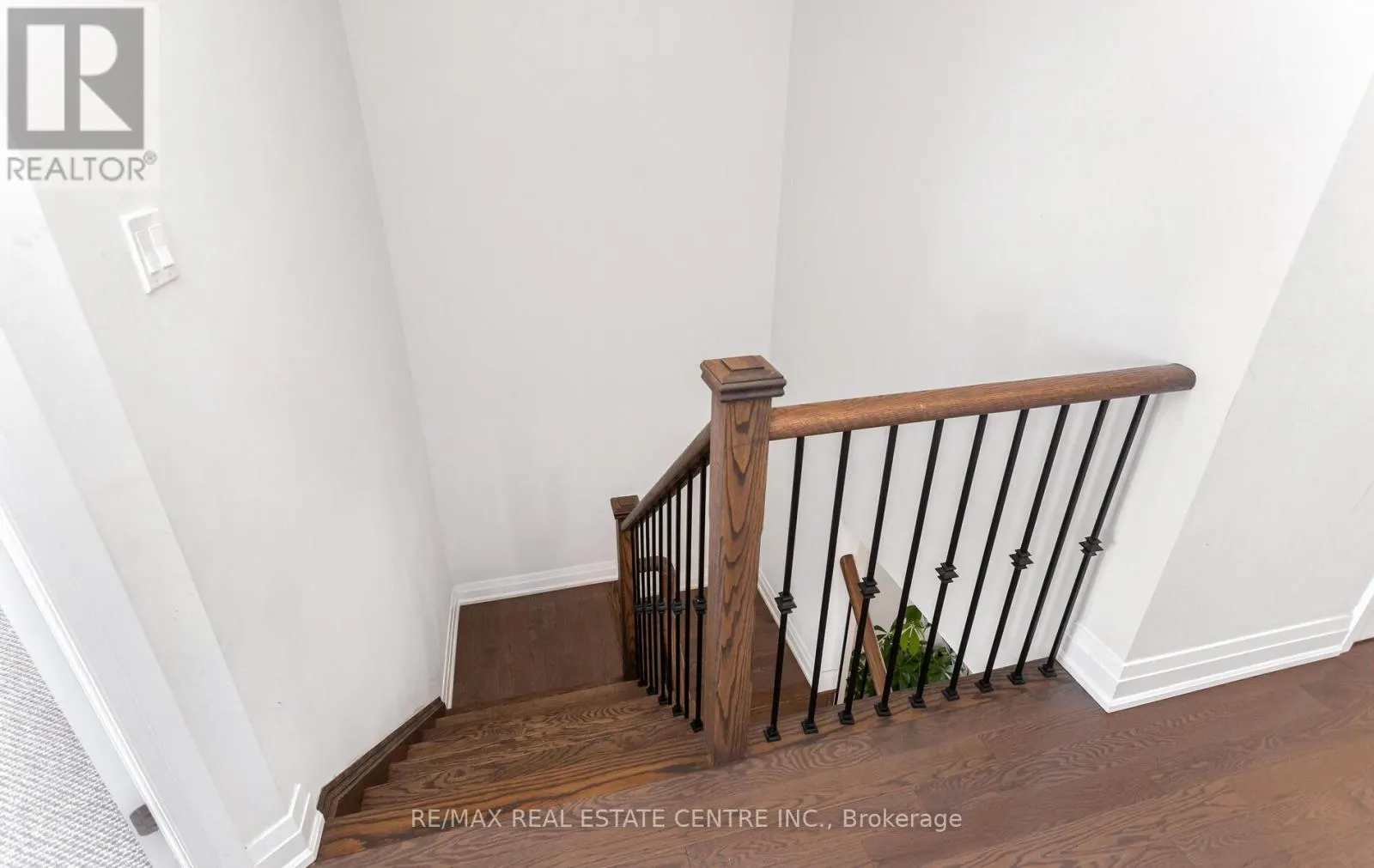 6 SUMMERBEAM WAY