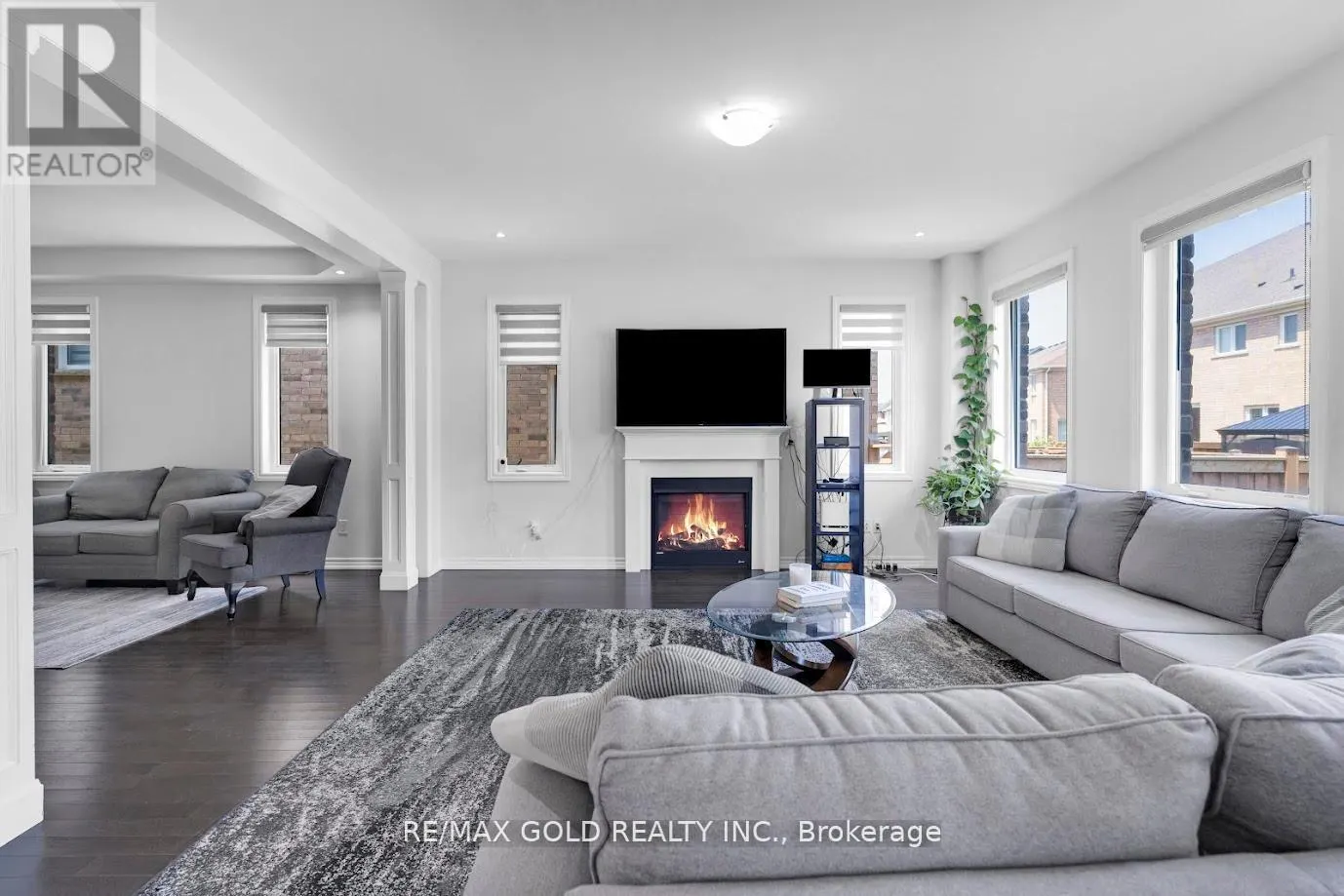 42 VALLEYBROOK CRESCENT S