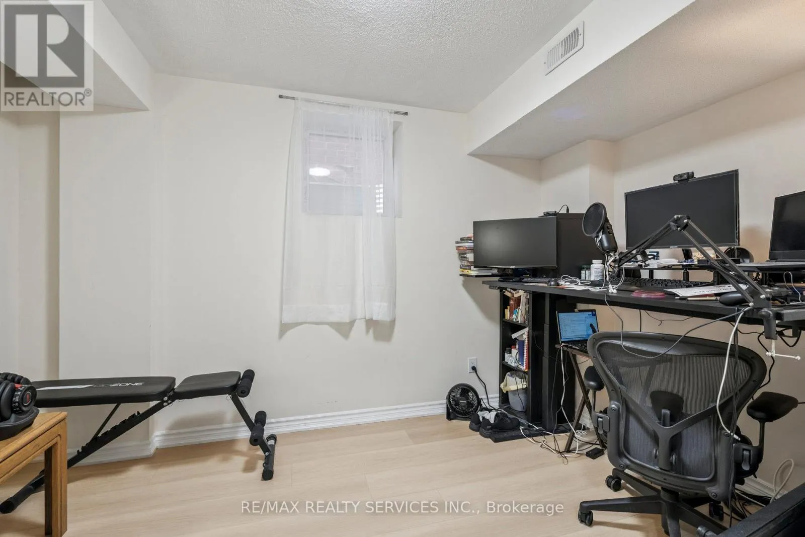 237 VALLEYWAY DRIVE