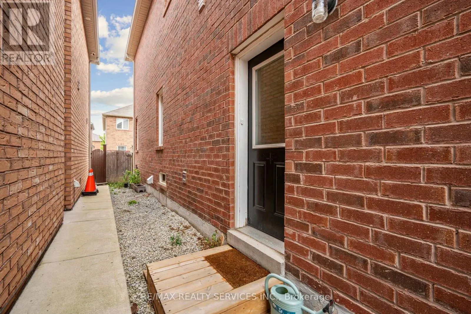 237 VALLEYWAY DRIVE