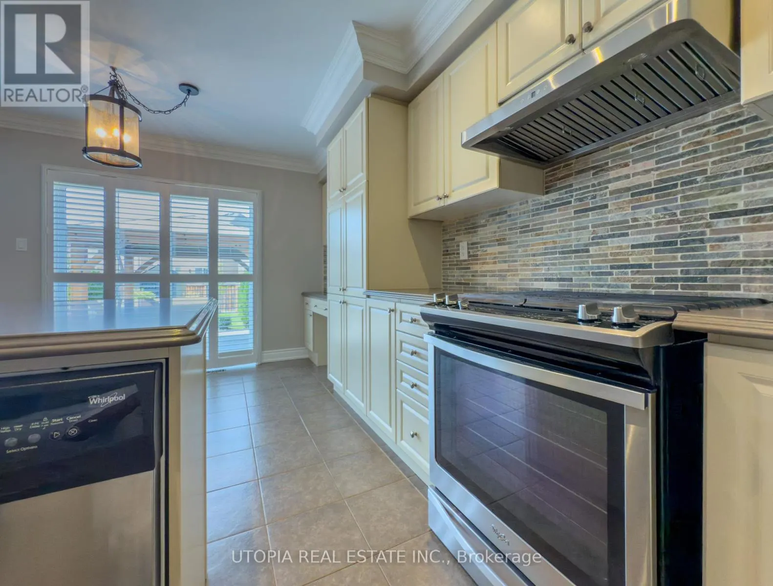 259 MORTIMER CRESCENT