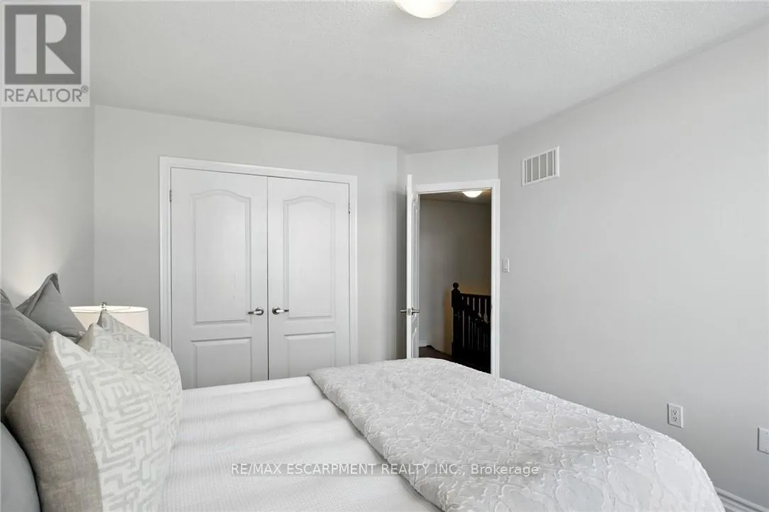 2570 GRAND OAK TRAIL