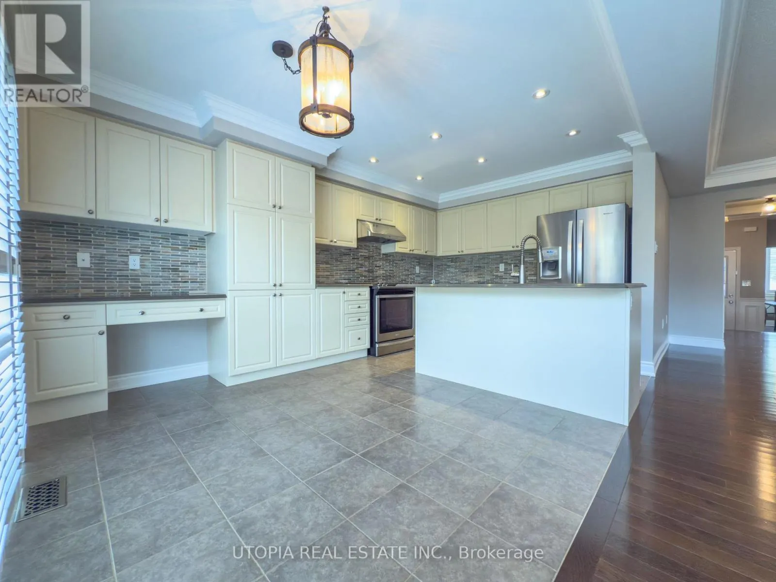 259 MORTIMER CRESCENT
