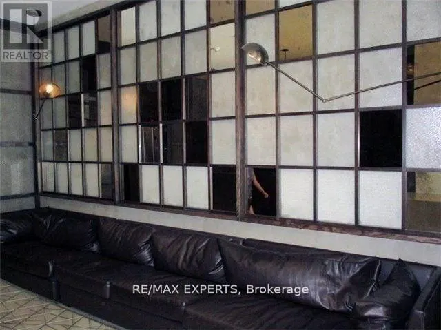 512 - 1990 BLOOR STREET W