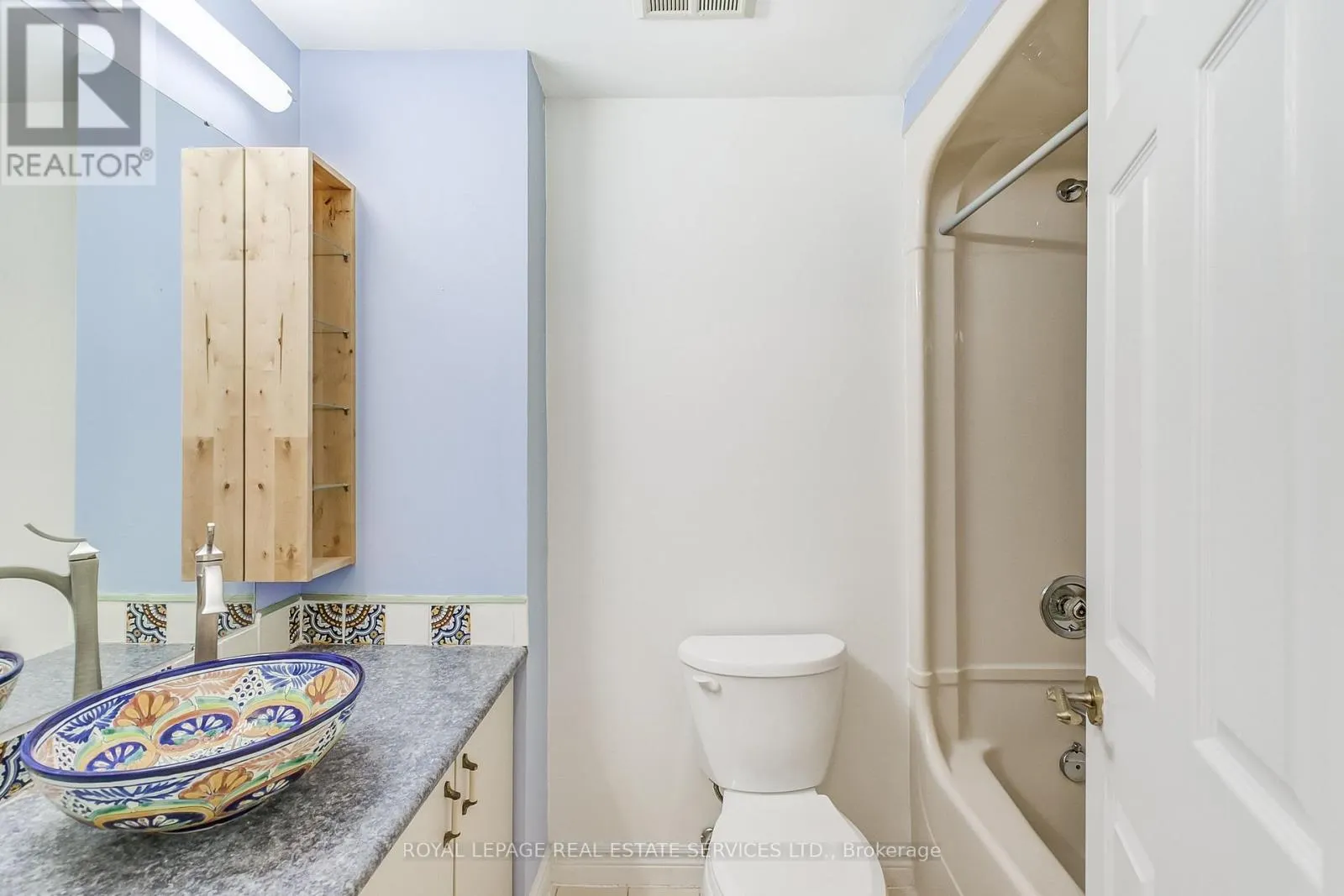308 - 102 BRONTE ROAD