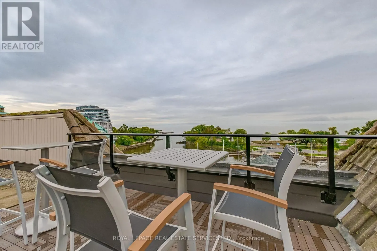 308 - 102 BRONTE ROAD