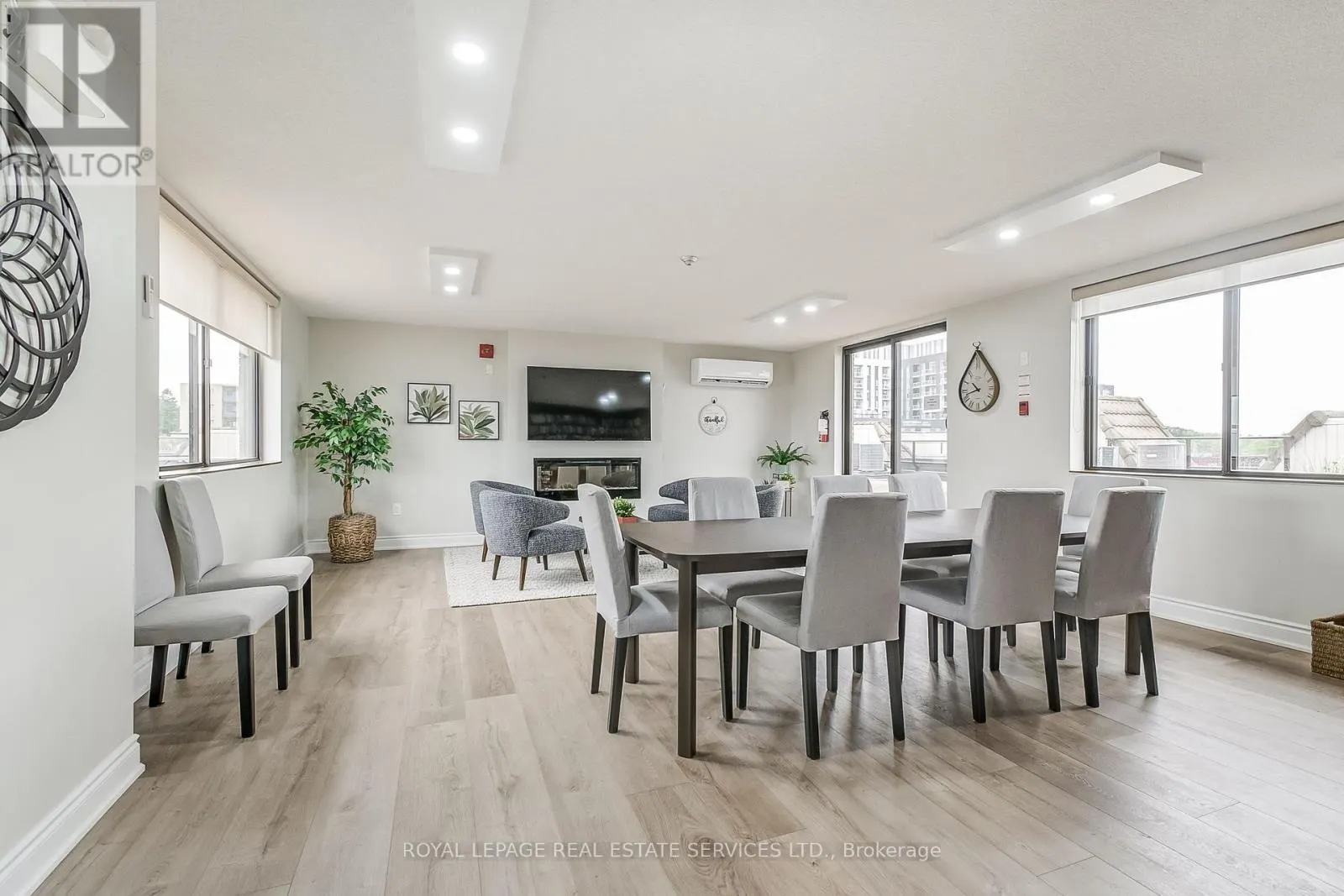 308 - 102 BRONTE ROAD