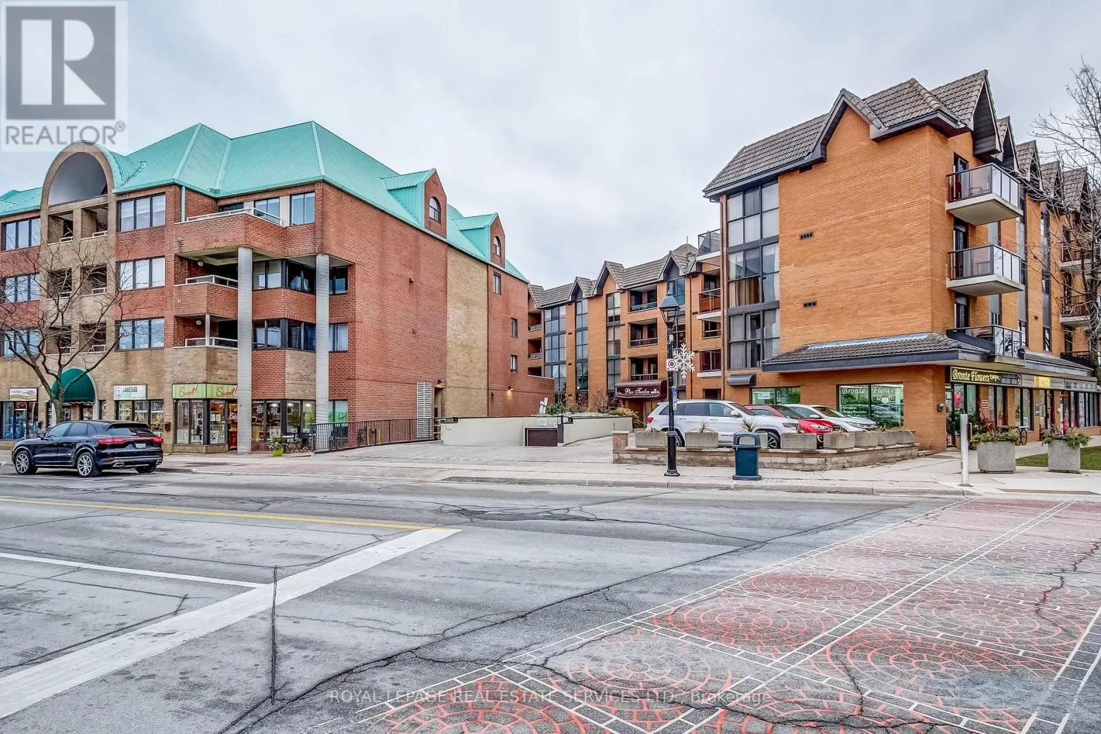 308 - 102 BRONTE ROAD