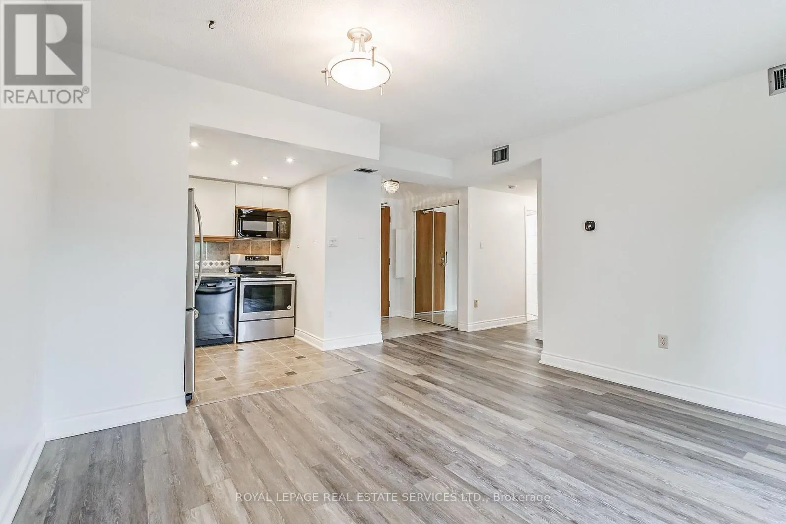 308 - 102 BRONTE ROAD