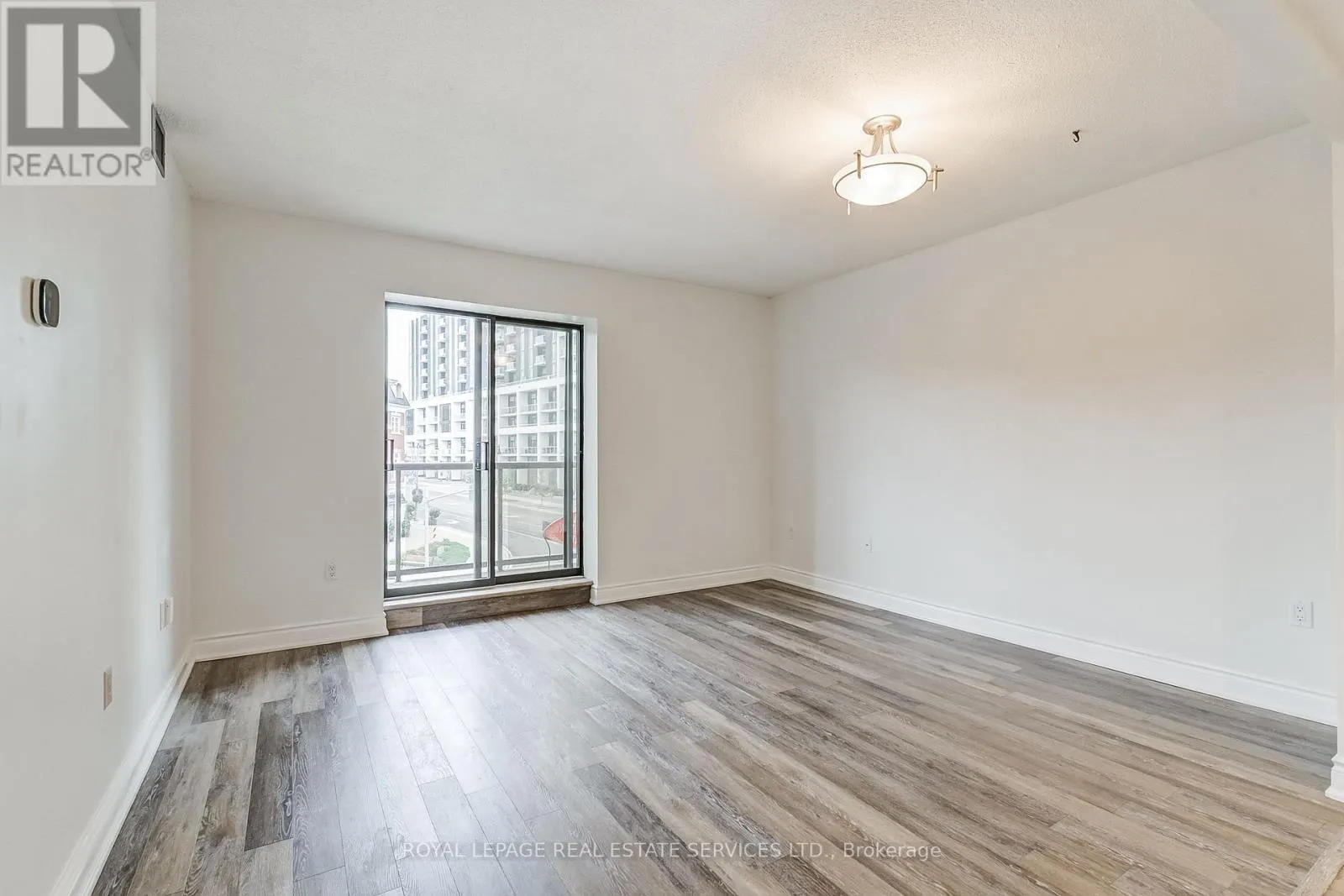 308 - 102 BRONTE ROAD