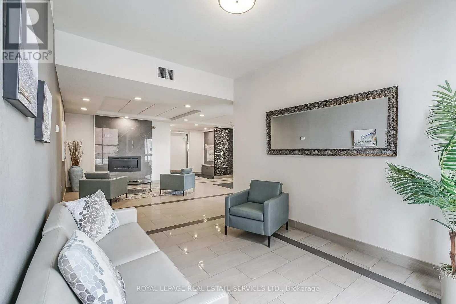 308 - 102 BRONTE ROAD