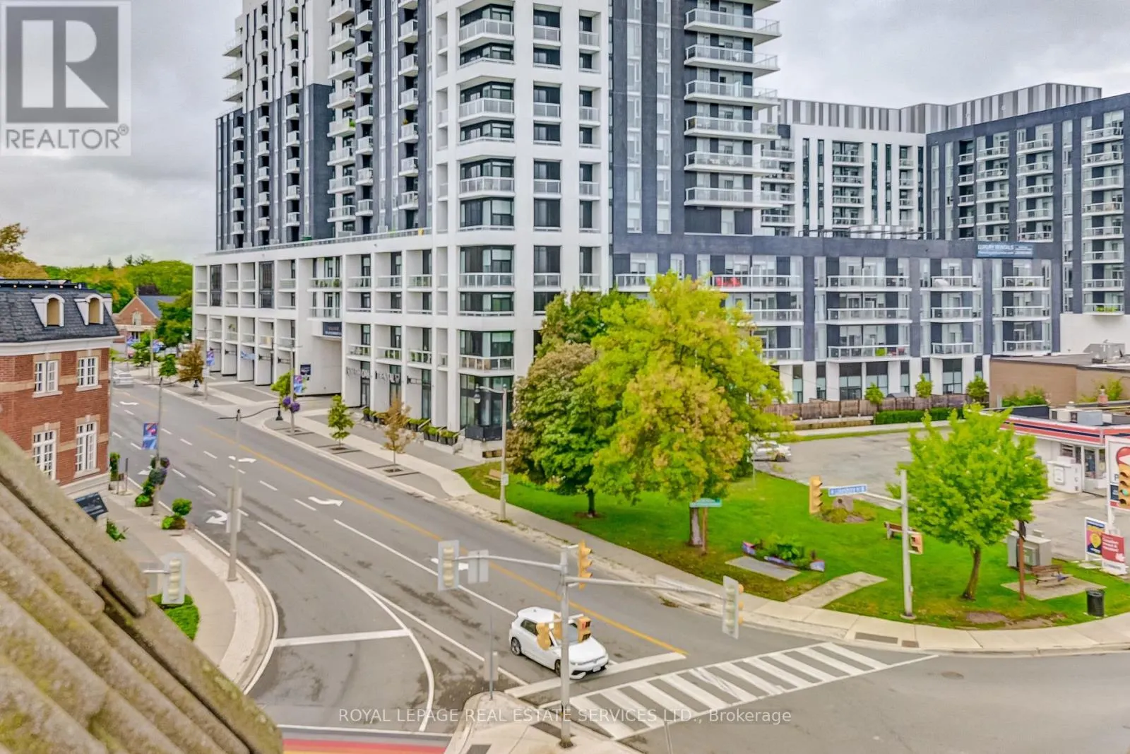 308 - 102 BRONTE ROAD