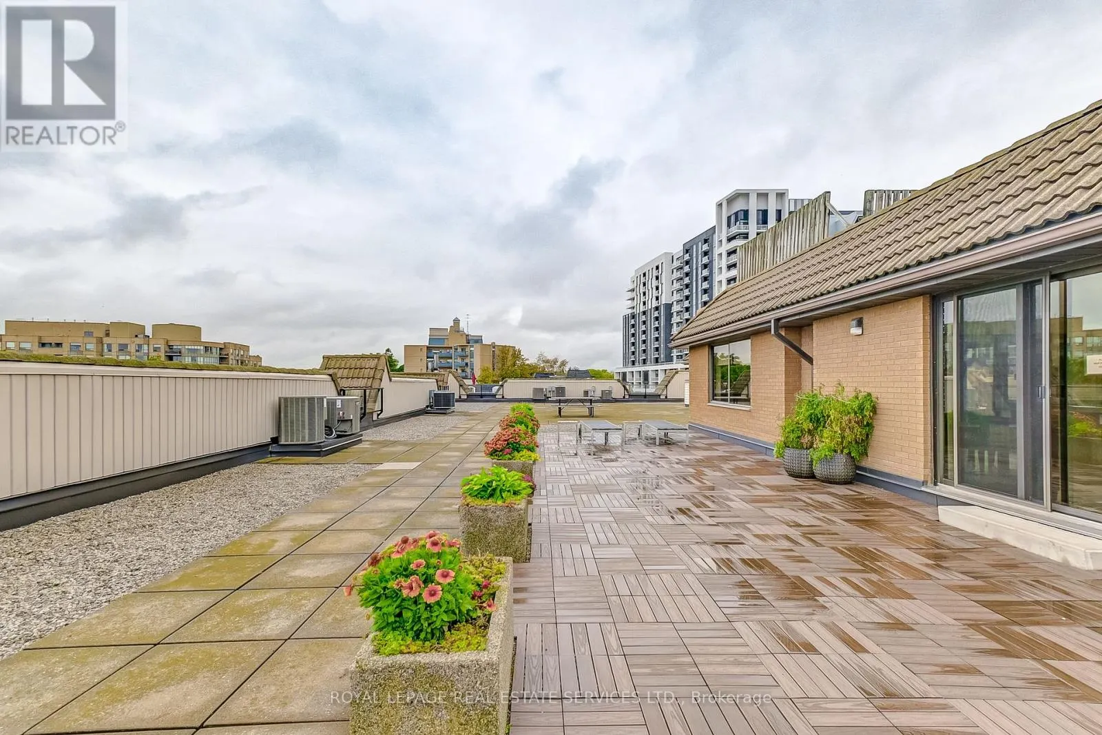 308 - 102 BRONTE ROAD