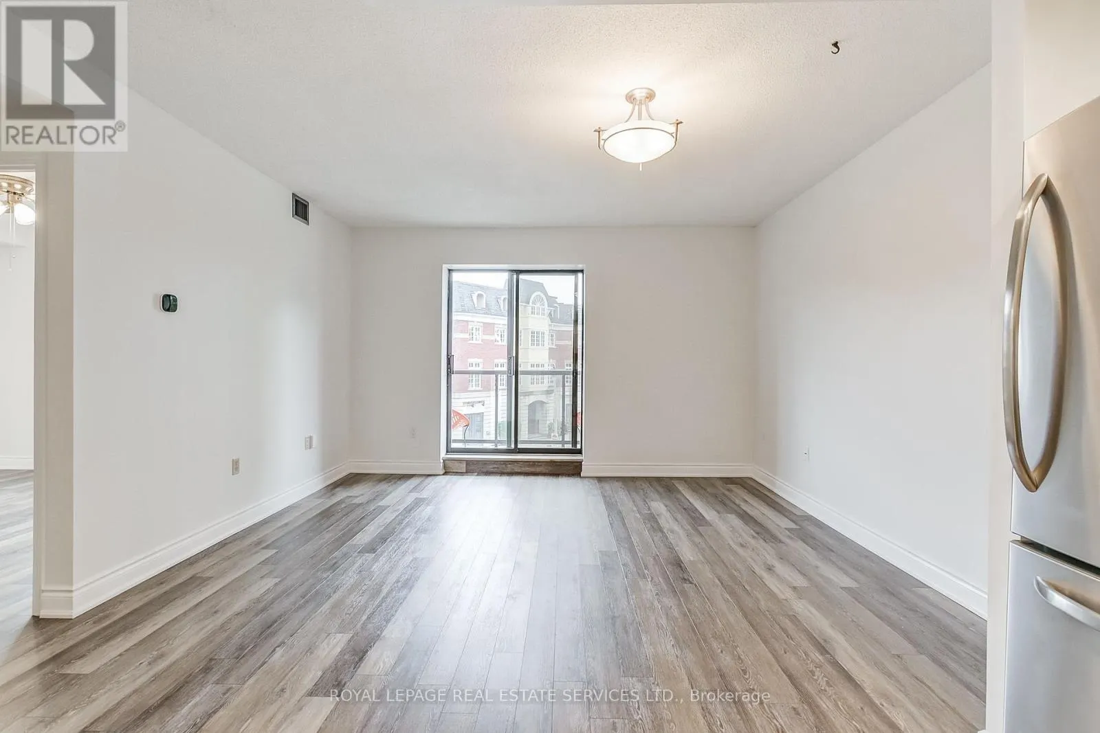 308 - 102 BRONTE ROAD
