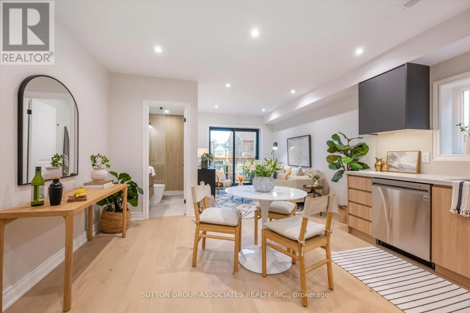 - UPPER - 794 SHAW STREET