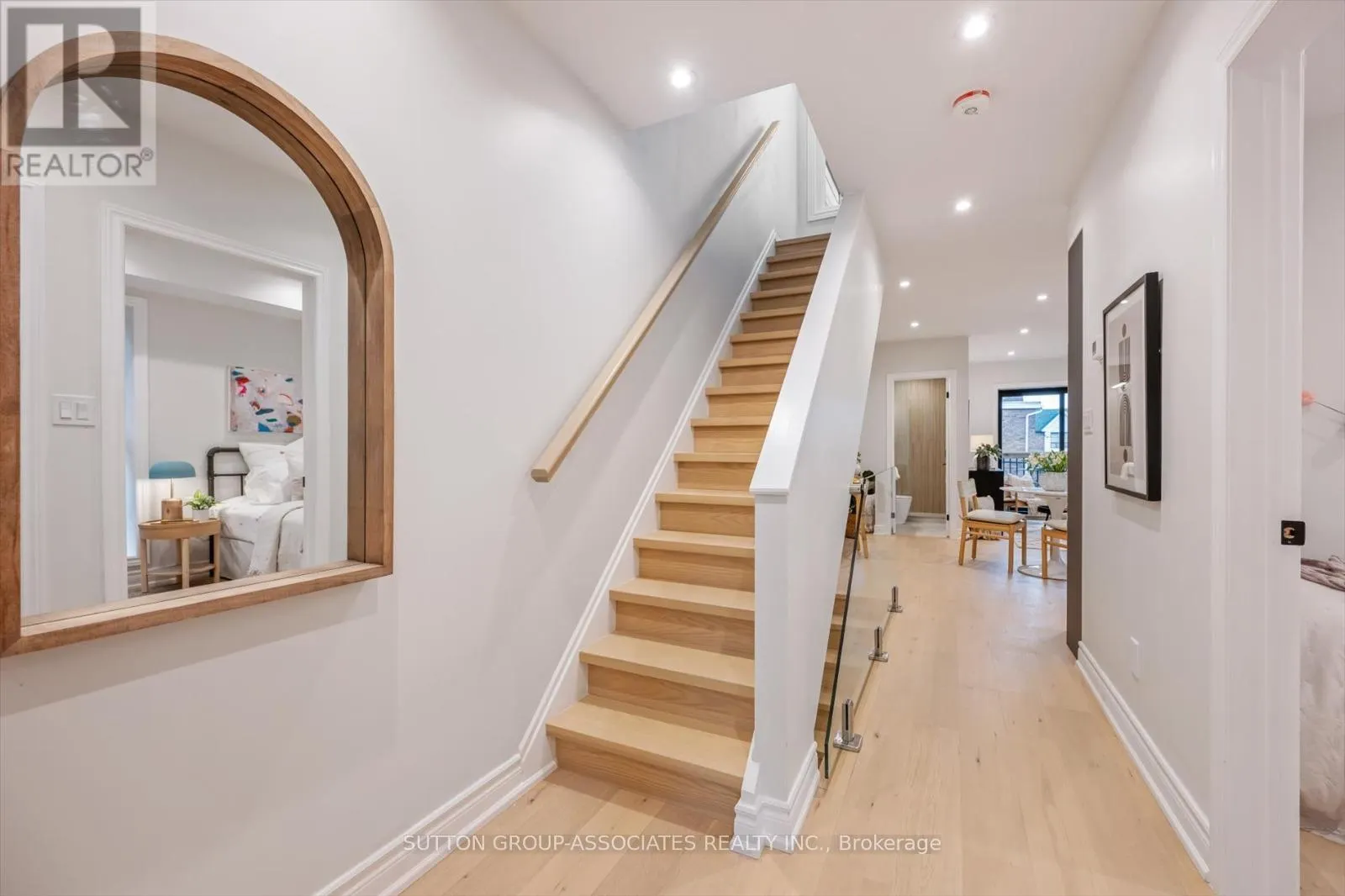 - UPPER - 794 SHAW STREET