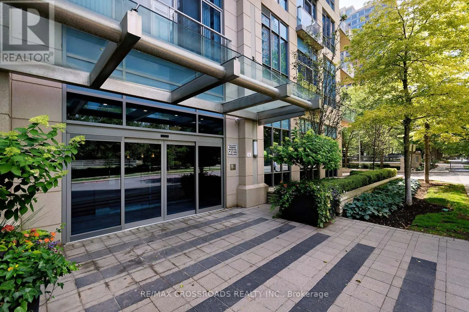 1406 - 15 VIKING LANE