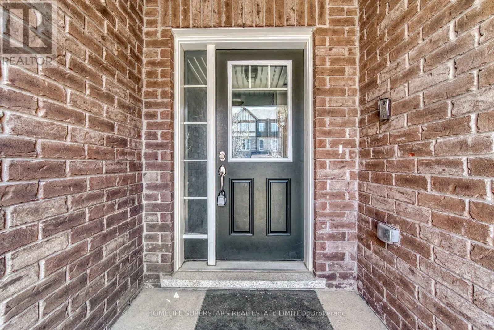 72 BANNISTER CRESCENT