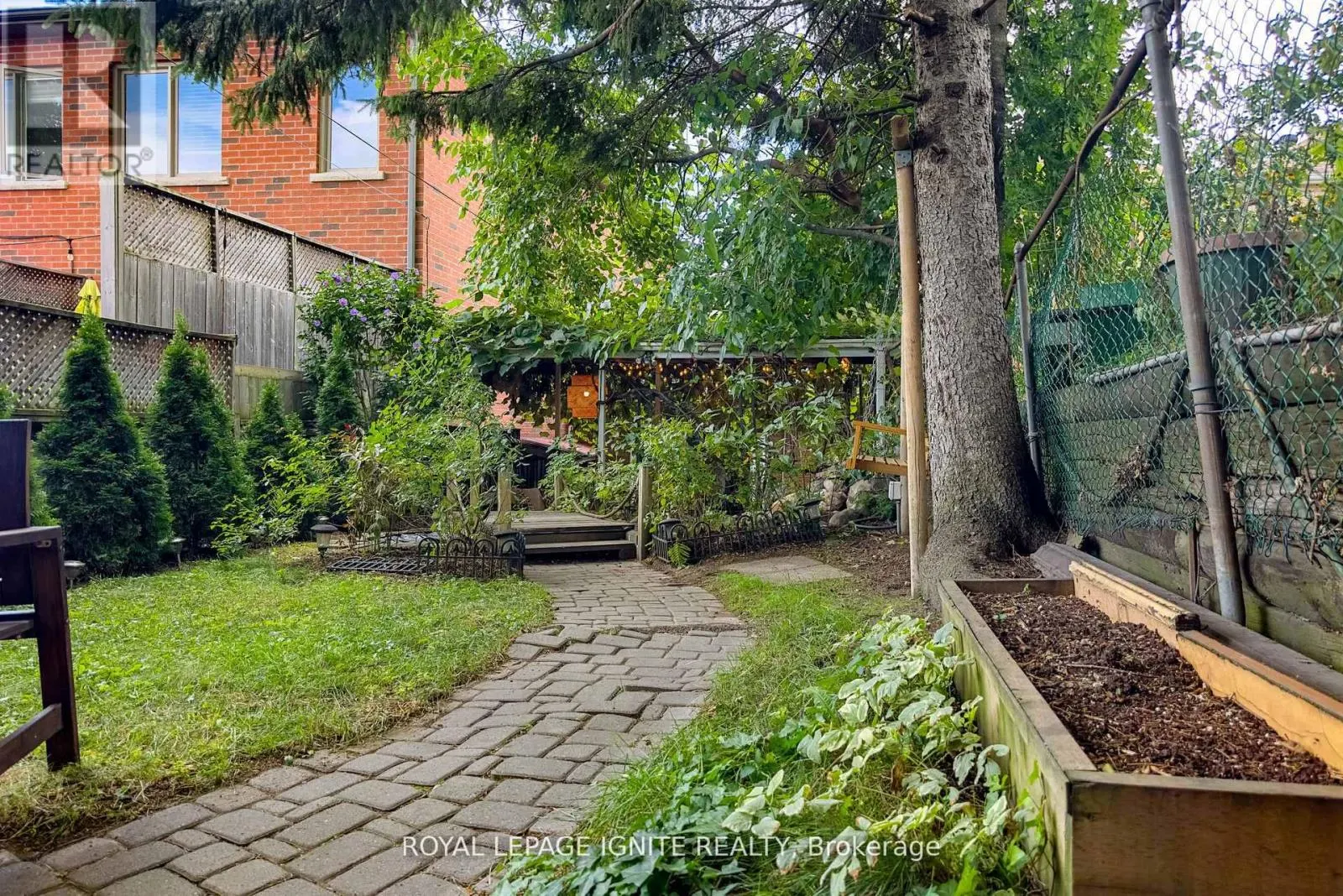 482 MCROBERTS AVENUE