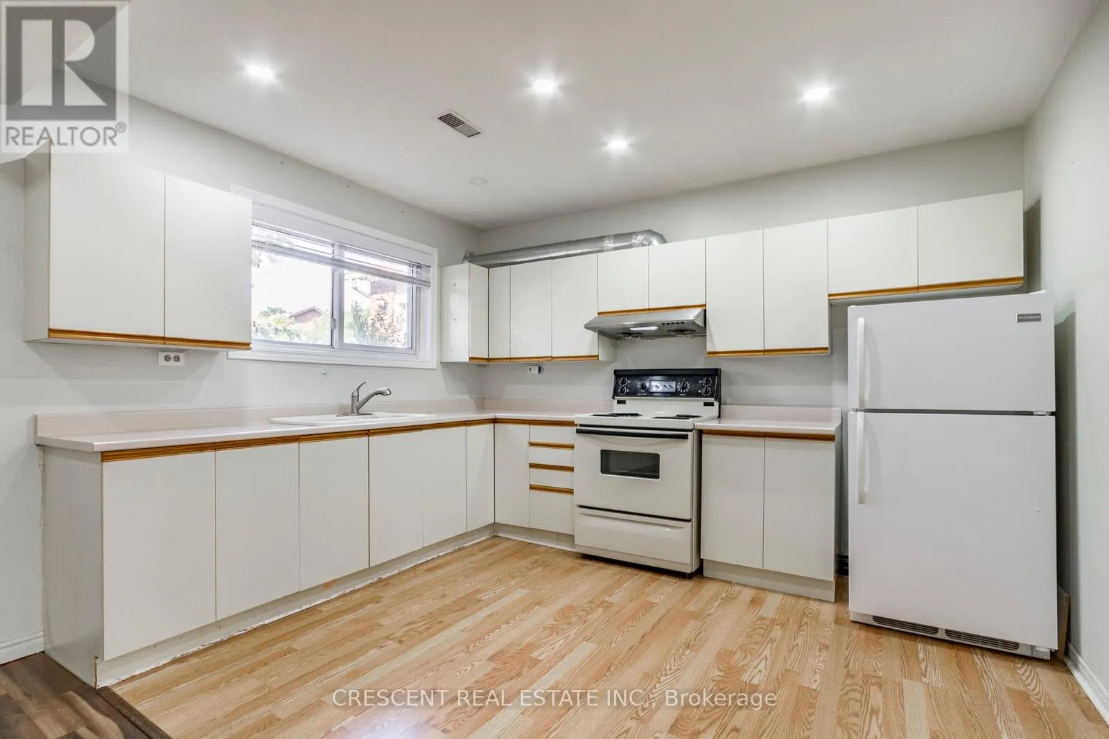 42 BOREHAM CIRCLE