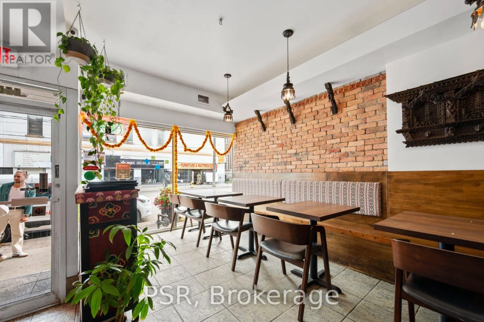 1508 QUEEN STREET W