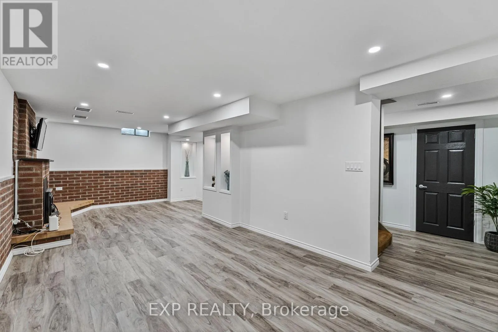 3 STILLWATER CRESCENT