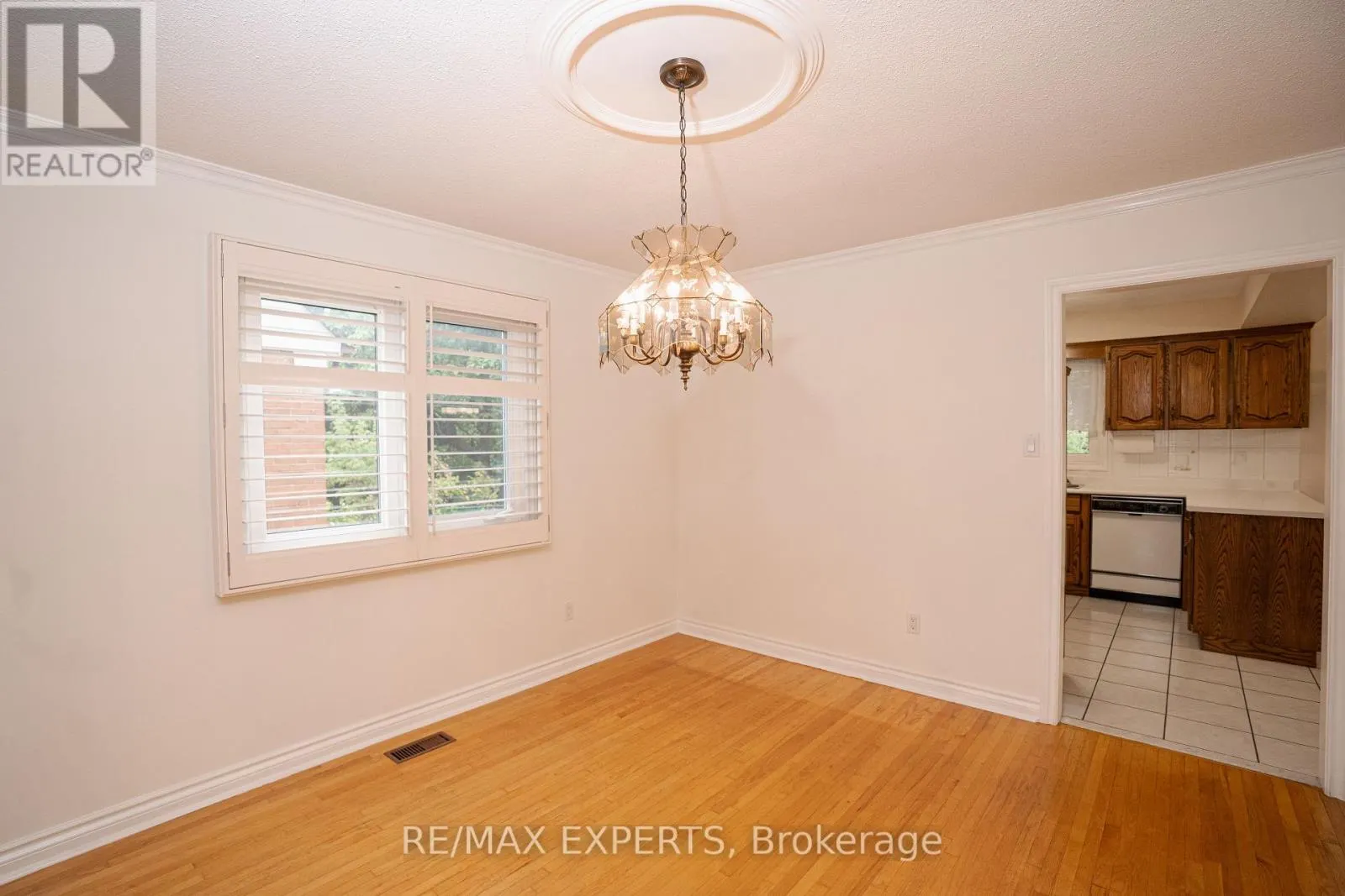 48 INGLESIDE DRIVE