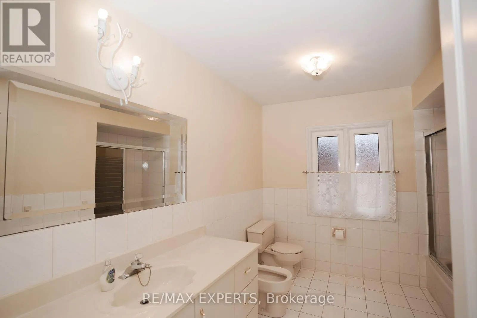 48 INGLESIDE DRIVE