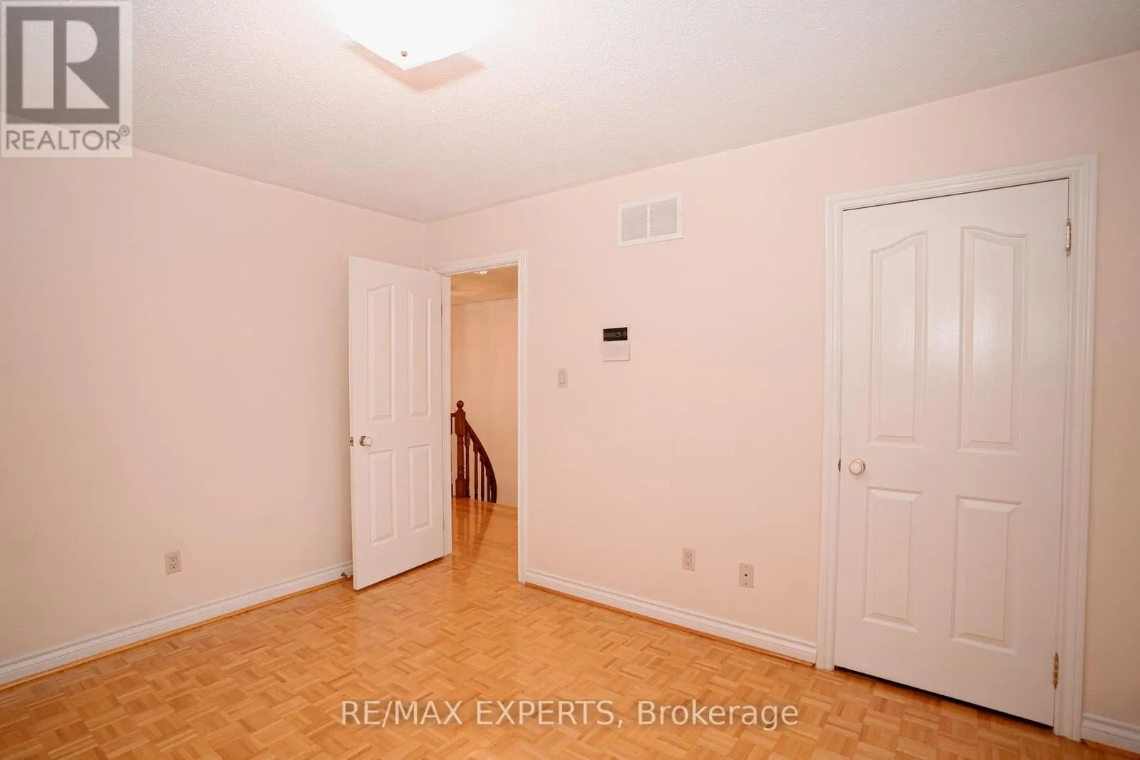 48 INGLESIDE DRIVE