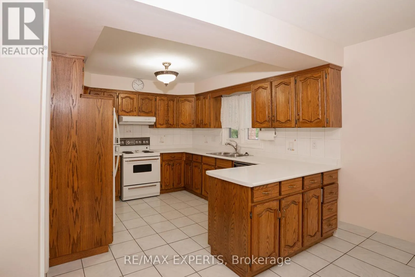 48 INGLESIDE DRIVE